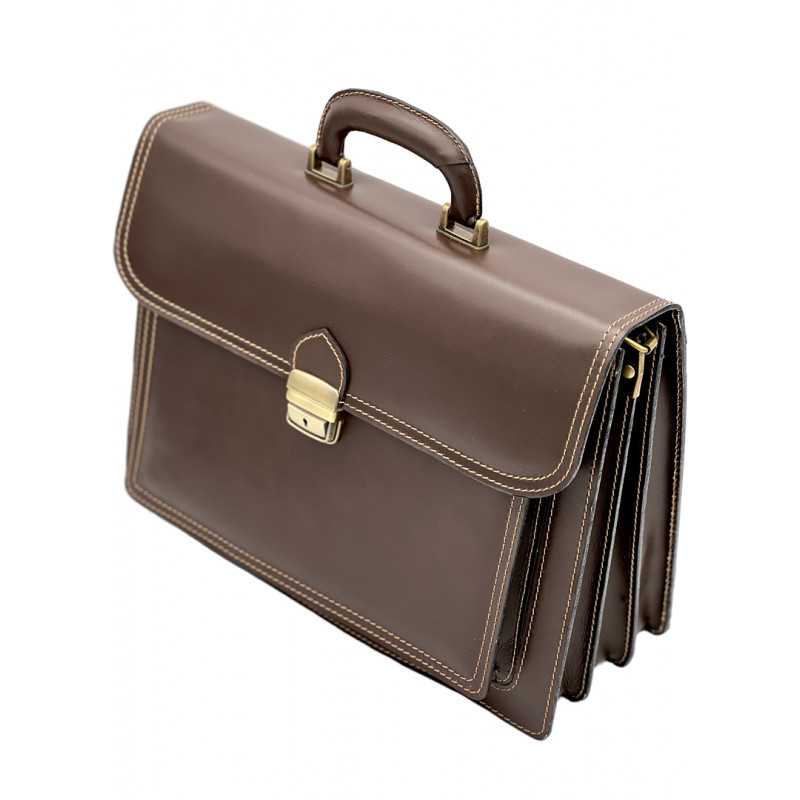 Servieta Barbati din piele naturala Maro pentru documente, dosare si mape de acte, laptop, 39x29x14 cm Servieta Barbati din piele naturala Maro pentru documente, dosare si mape de acte, laptop, 39x29x14 cm