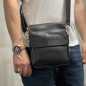 Borseta Barbati de Umar Moderna, Piele Neagra Ecologica, Slot USB, Curele Detasabile Reglabile, 20x25x6 cm Borseta Barbati de Umar Moderna, Piele Neagra Ecologica, Slot USB, Curele Detasabile Reglabile, 20x25x6 cm